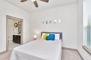 Stylish Downtown Houston Apt 1BR 1BTH W/ Pool View